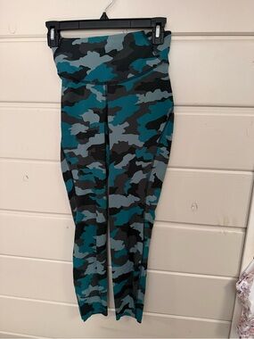 lululemon Wunder Train size 4